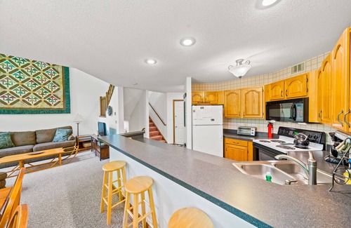North Creek House | End-unit townhome near skiing and golf with deck, gas fireplace, & washer/dryer