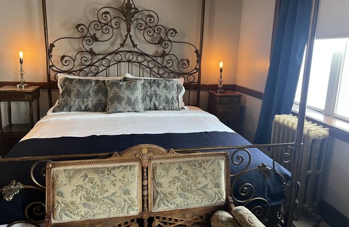 Soda Springs Bed & Breakfast | Enders