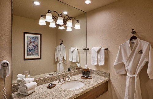 South Scottsdale Resort | Endless Arizona Fun! 2 Serene Units, Courtyard View, Free Parking, Five Pools!