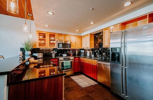 Coeur d'Alene Condo | Endless Beauty: Explore & Relax at Pristine Bellerive Condo