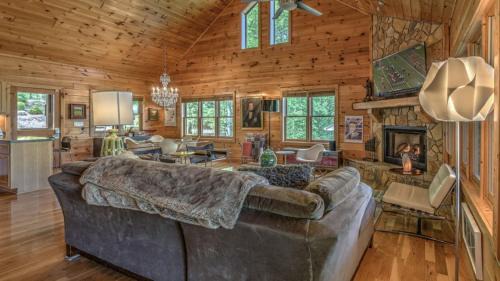Blue Ridge House | Endless Echo