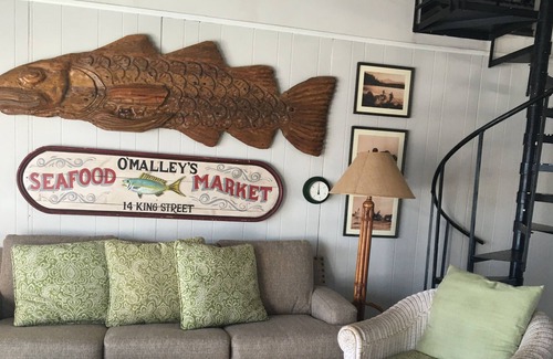 Alligator Point House | Endless Ocean Views on The Edge of The Gulf of Mexico Suitable for Families.