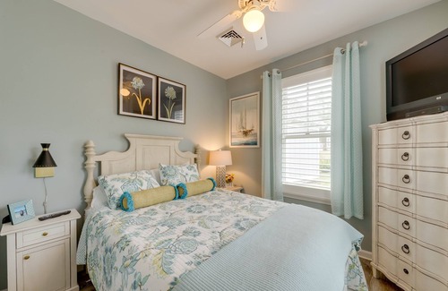 Summer Village Cottage | Endless Summer Beach Escape - 1 Mi to Moody Beach