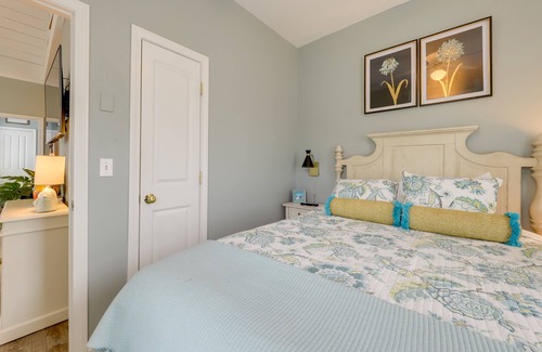 Summer Village Cottage | Endless Summer Beach Escape - 1 Mi to Moody Beach