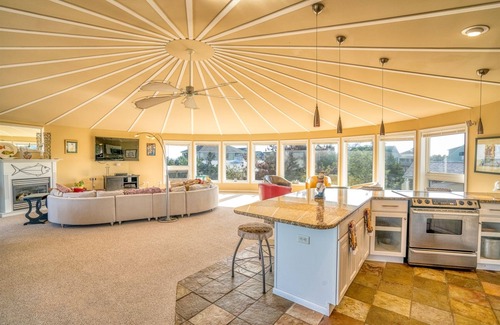 Broadkill Beach House | ENDLESS SUMMER ESCAPE - Unique Round Beach house 3BD, 2.5 BA - Sleeps 10 -