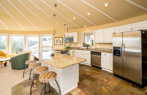 Broadkill Beach House | ENDLESS SUMMER ESCAPE - Unique Round Beach house 3BD, 2.5 BA - Sleeps 10 -