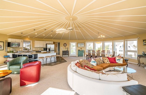 Broadkill Beach House | ENDLESS SUMMER ESCAPE - Unique Round Beach house 3BD, 2.5 BA - Sleeps 10 -