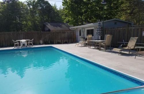 South Haven House | Endless Summer- heated pool- close to beach