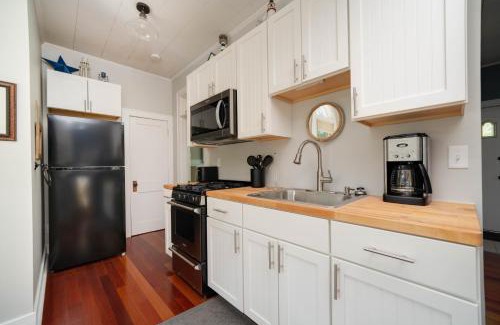 South Haven House | Endless Summer- heated pool- close to beach
