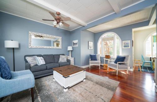 South Haven House | Endless Summer- heated pool- close to beach