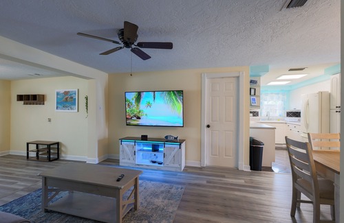 Largo House | Endless Summer Pool Vibes
