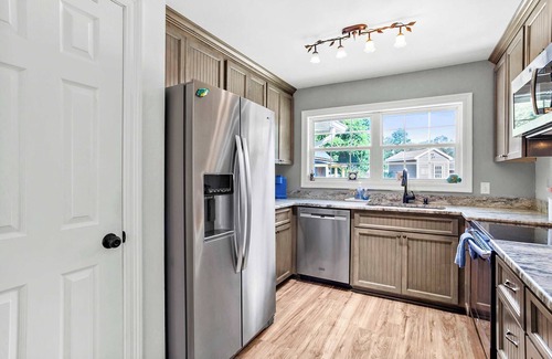 Ocean Springs House | Endless Summer Retreat with Private Pool near Beach