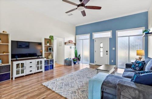 Ocean Springs House | Endless Summer Retreat with Private Pool near Beach