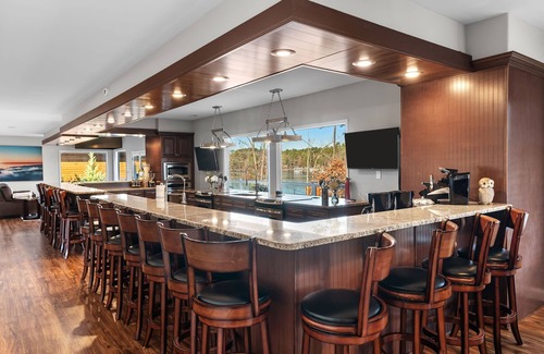 Timber Creek House | 🌅 Endless Summer-Sleeps 36-Movie Theater/Hot Tub/Game Room/New Boathouse 🌅
