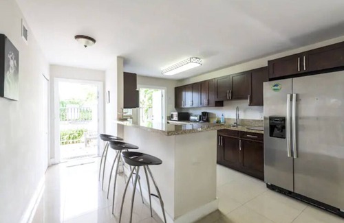 Riverside Park Apartment | Endless Summer Rentals 3 bedroom 2 Bath - entire apartment