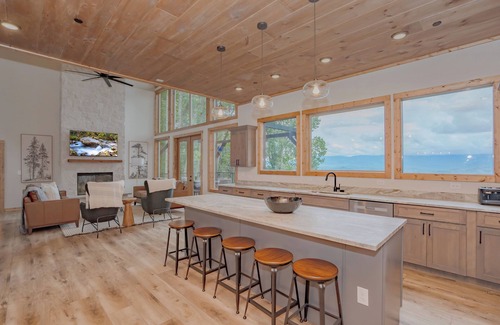 Sevierville Cabin | EndlessViews: Pool*Views*HotTub*Wifi*Theater*GameRoom*S/Secluded