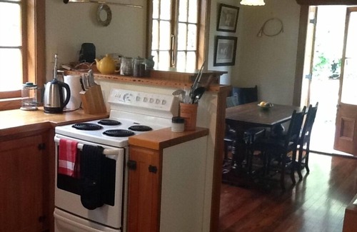 Havelock North Cottage | Endsleigh Cottages, Middle Cottage