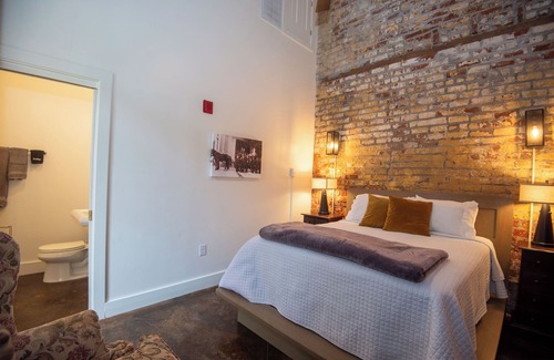 Bywater Bed & Breakfast | Engine 24 Firehouse Courtyard Room 4