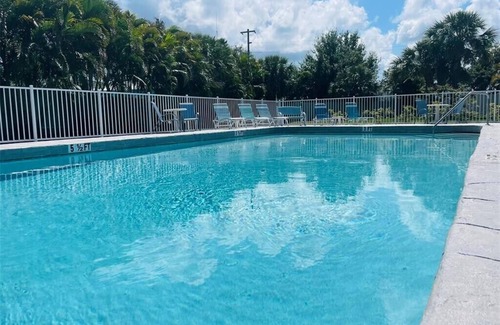 Englewood South Villa | Englewood condo w/Garage near Manasota Beach