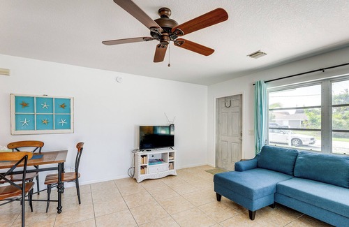 Grove City Condo | Englewood Escape Near Beaches: Pets Welcome!