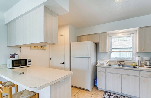 Grove City Condo | Englewood Escape Near Beaches: Pets Welcome!