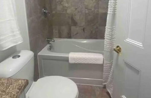 Aylmer Apartment | English cottage guest house