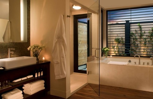 Yountville House | Enhanced Amenities and Personalized Docent Service! Rooftop Pool, Gas Fireplace!