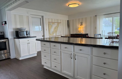 Sturgeon Bay House | Enjoy 110' of Waterfront w/Water Toys at Sandy Bottom Bay Beach House For 8!