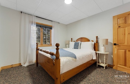 Baysville House | Enjoy a beautiful outdoor experience on the 3 acre, waterfront property