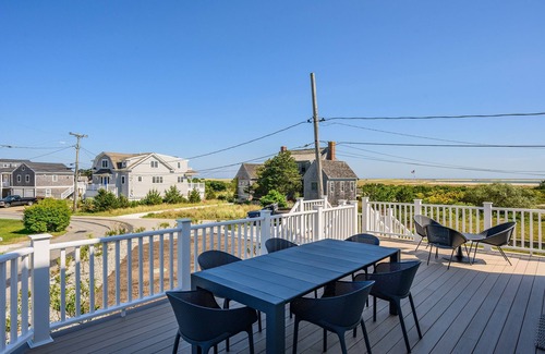 Chatham House | Enjoy a Cape Cod beach vacation on the beach in picturesque Chatham.