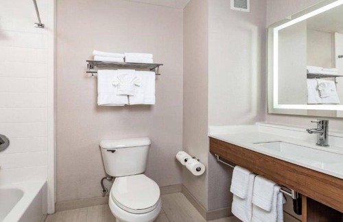 Fremont House | Enjoy a convenient room location in Central Fremont!