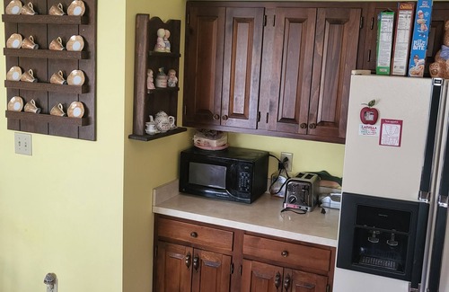 Saratoga Springs House | Enjoy a cozy 4 bed/3 bath home close to Racetrack, casino, SPAC and Lake George.