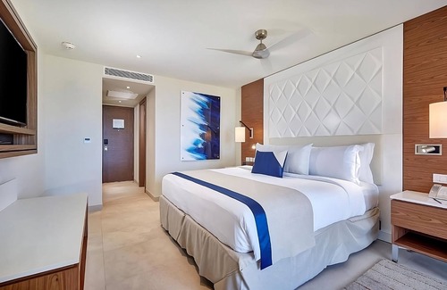 Morne Rouge House | Enjoy a Hassle-Free Stay! Four Luxury Oceanfront Units, Spa and Outdoor Pool!