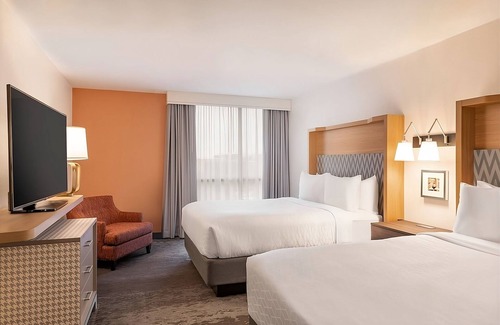 Fort Worth Hotel | Enjoy a Hassle-Free and Suiting Stay! 3 Family-friendly Units! Indoor Pool