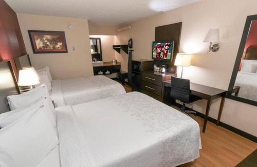 Statesville House | Enjoy a Hassle-Free and Suiting Stay! Pet-friendly Property, Free Parking!
