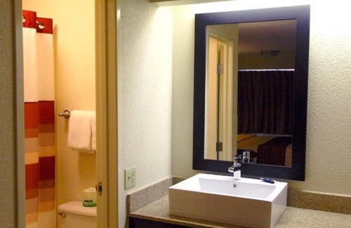 Statesville House | Enjoy a Hassle-Free and Suiting Stay! Pet-friendly Property, Free Parking!