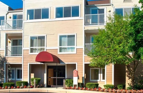 Westborough House | Enjoy a Hassle-Free Stay! 2 Pleasant Units, Free Grab-and-Go Breakfast, Pool