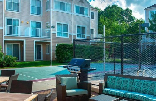 Westborough House | Enjoy a Hassle-Free Stay! 2 Pleasant Units, Free Grab-and-Go Breakfast, Pool