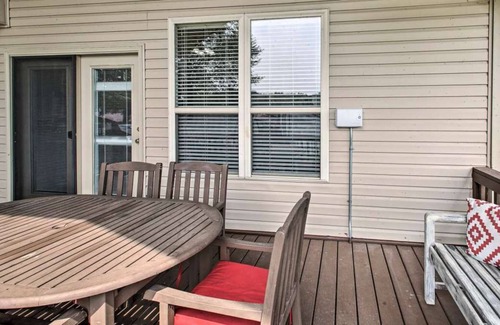 Mid America House | Enjoy a Multi-Family Vacation at Joyful Retreat on Lake Hamilton