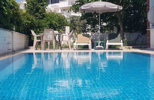 Side Apartment | Enjoy a peaceful central location. close to everything, truly home from home