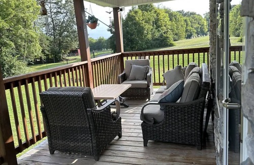 Seymour House | Enjoy a peaceful place with your whole family 20 minutes from Knoxville