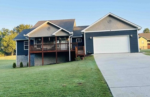 Seymour House | Enjoy a peaceful place with your whole family 20 minutes from Knoxville