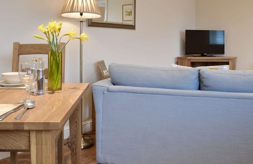 York Cottage | Enjoy a relaxing countryside break in this charming cottage, with local pubs and restaurants within