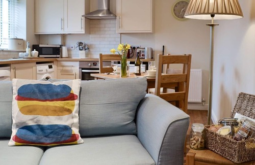 York Cottage | Enjoy a relaxing countryside break in this charming cottage, with local pubs and restaurants within
