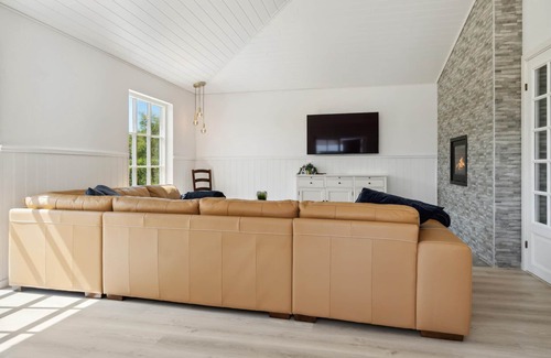 Haslevgarde House | Enjoy a relaxing vacation in this beachfront vacation home with wellness.
