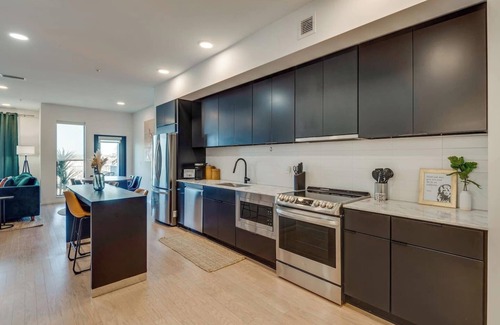 North Capitol Condo | Enjoy a stylish experience at this centrally-located condo on Downtown Nashville's Riverfront