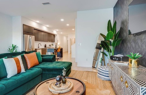 North Capitol Condo | Enjoy a stylish experience at this centrally-located condo on Downtown Nashville's Riverfront