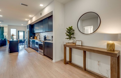 North Capitol Condo | Enjoy a stylish experience at this centrally-located condo on Downtown Nashville's Riverfront