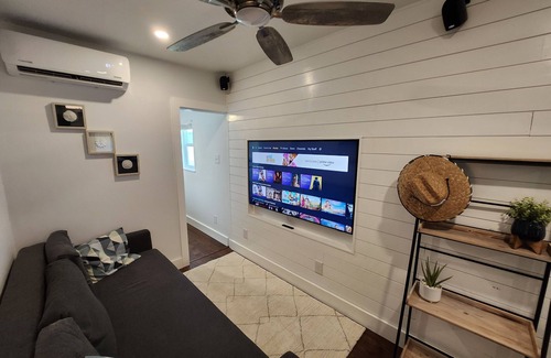 Manor Cabin | Enjoy a unique tiny-home getaway in peaceful Manor with AC, WiFi, and 13 acres!