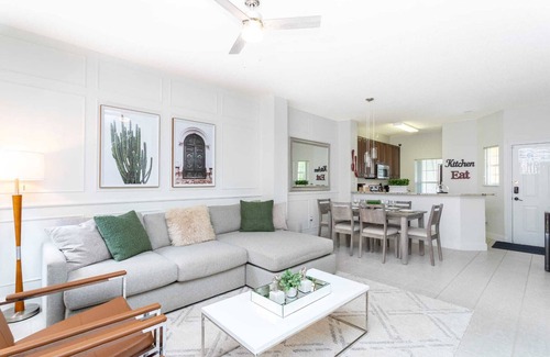 Kissimmee House | Enjoy all the Theme Parks and what Orlando has to offer at Terra Verde Resort!